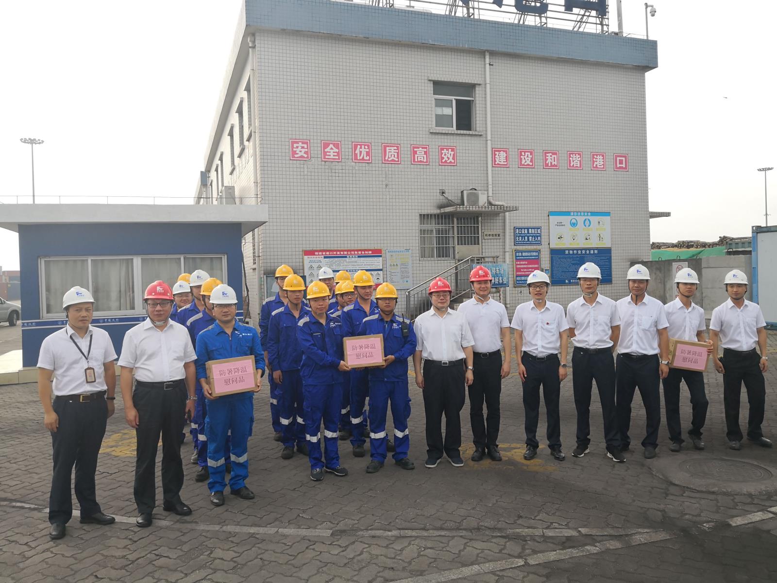 李董慰問1.jpg 李董慰問1.jpg