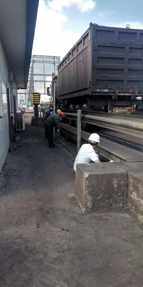 磅體安裝.jpg 磅體安裝.jpg