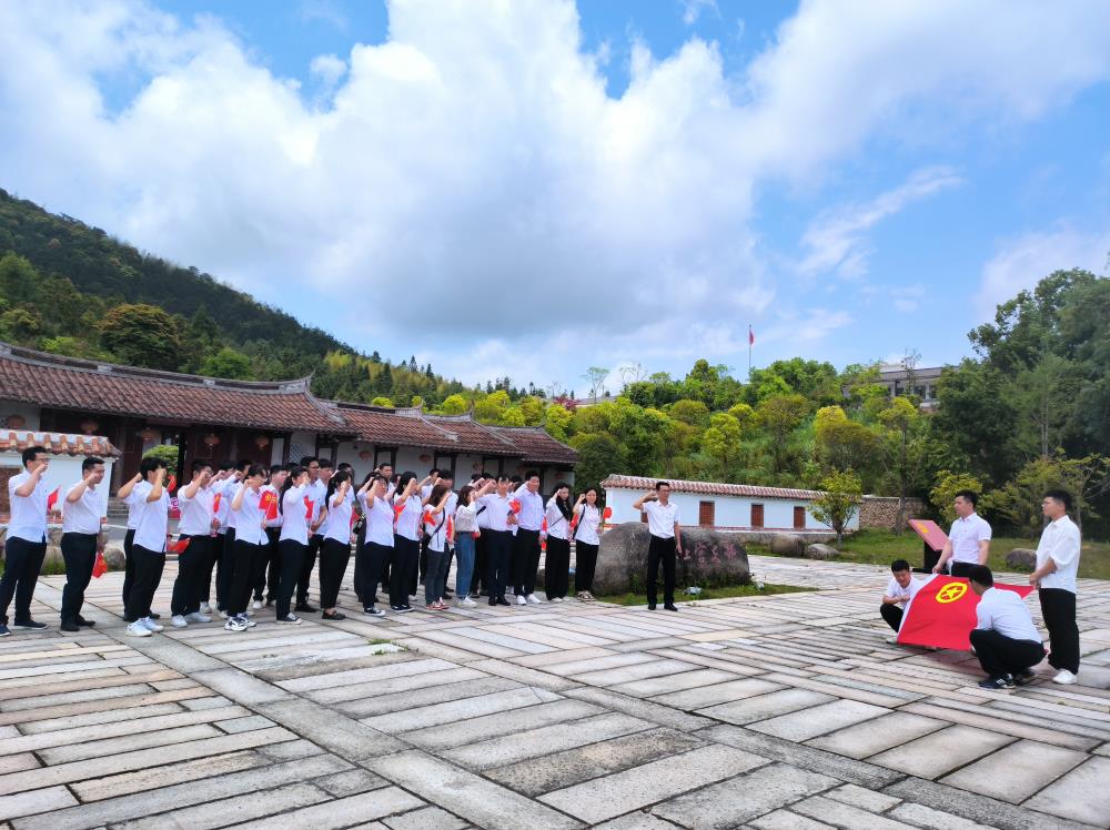 15重溫入團(tuán)誓詞.jpg 15重溫入團(tuán)誓詞.jpg